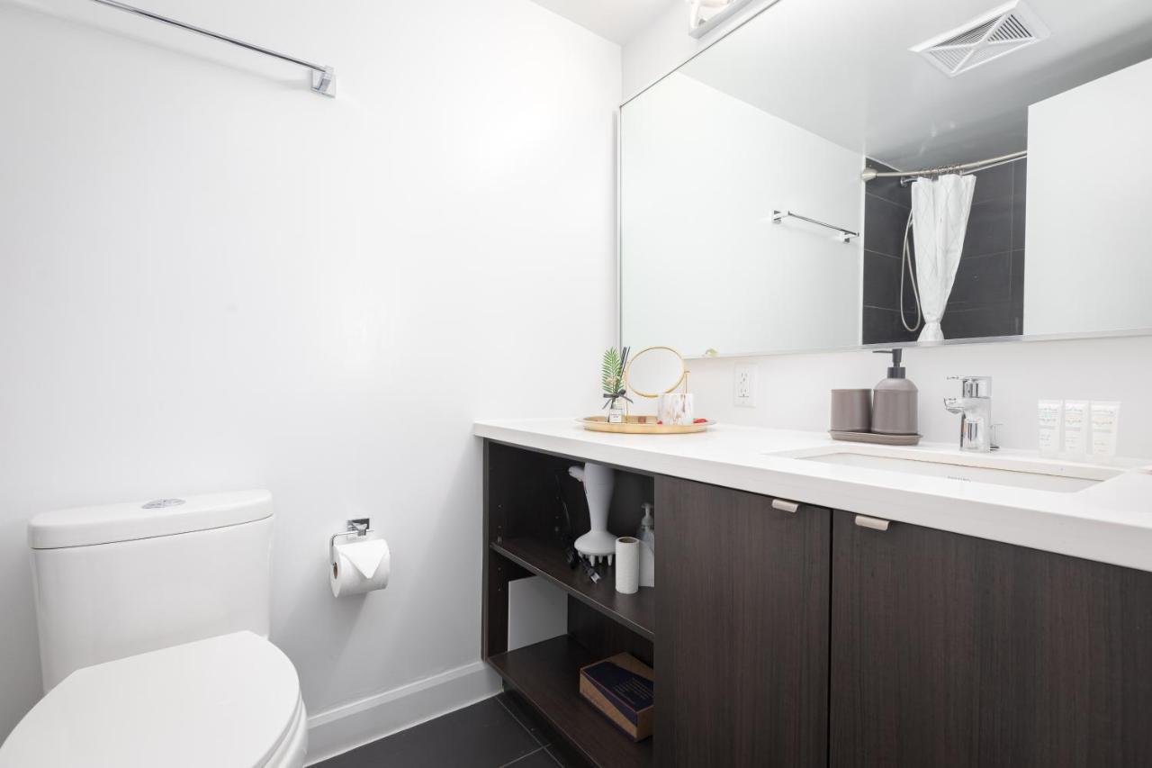 Luxury 2-Bedroom Apartment In Yorkville With The Best City View In Downtown Toronto Exterior photo