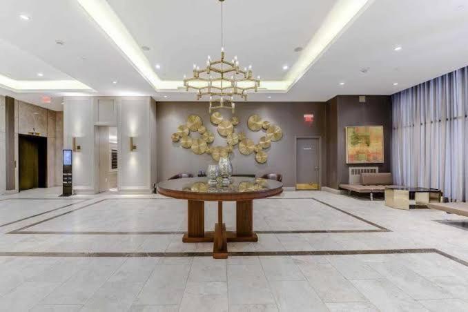 Luxury 2-Bedroom Apartment In Yorkville With The Best City View In Downtown Toronto Exterior photo